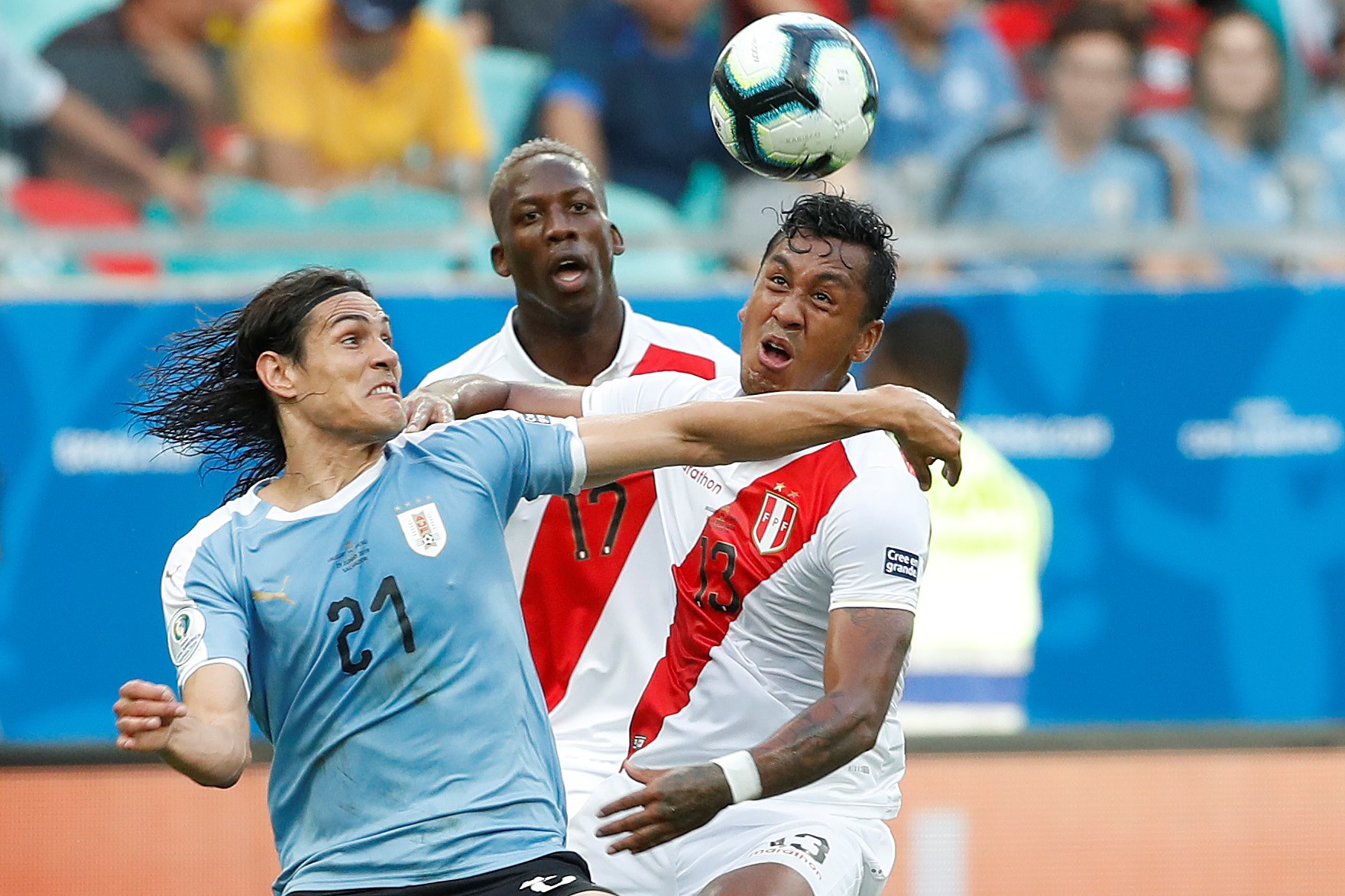 epa07683597 Uruguay's Edinson Cavani (L) in action against Peruvian Renato Tapia (R) during the Copa America 2019 quarter-finals soccer match between Uruguay and Peru, at Arena Fonte Nova Stadium in Salvador, Brazil, 29 June 2019.  EPA/Joedson Alves