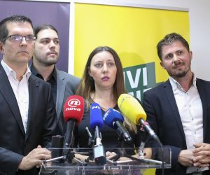 Zagreb: Vodstvo Živog zida objasnilo ostavku Branimira Bunjca 01.11.2018., Zagreb - Konferencija za medije saborskog zastupnika Zivog Zida Branimira Bunjca oko spekulacija o svojoj ostavci na saborsku duznost. Branimir Bunjac, Vladimira Palfi, Ivan Vilibor Sincic, Tihomir Lukanic. 
Photo: Luka Stanzl/PIXSELL