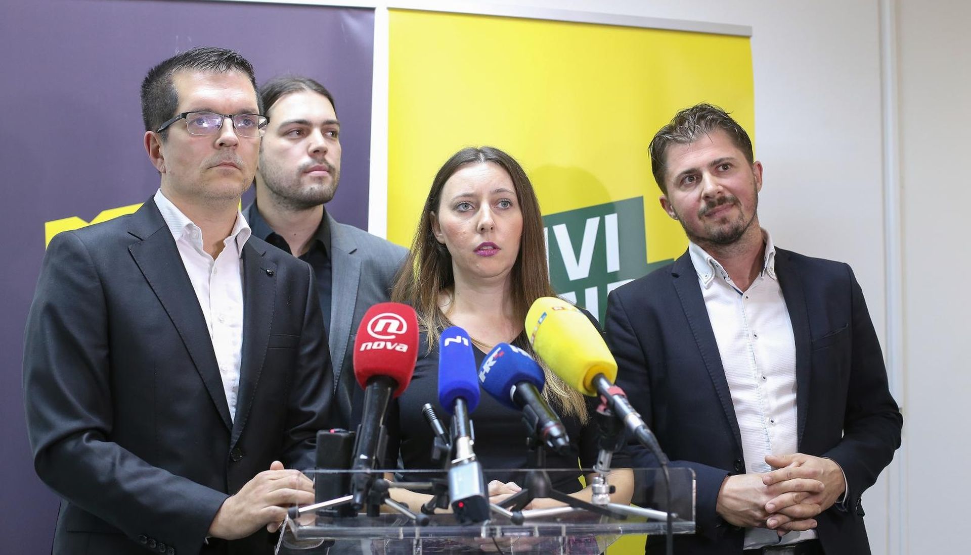 Zagreb: Vodstvo Živog zida objasnilo ostavku Branimira Bunjca 01.11.2018., Zagreb - Konferencija za medije saborskog zastupnika Zivog Zida Branimira Bunjca oko spekulacija o svojoj ostavci na saborsku duznost. Branimir Bunjac, Vladimira Palfi, Ivan Vilibor Sincic, Tihomir Lukanic. 
Photo: Luka Stanzl/PIXSELL