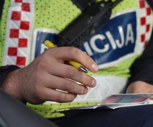 U Vrpolju započela 24-satna akcija nadzora brzine u prometu 03.04.2019., Vrpolje - Temeljem plana organizacije TIPSOL mreze prometne policije drzava Europe odrzava se 24-satna akcija nadzora brzine na podrcju cijele Republike Hrvatske, te jos 20 drzava Europe.
Photo: Hrvoje Jelavic/PIXSELL
