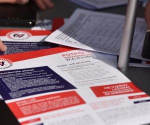 08.05.2019., Sibenik - Sindikati jos uvijek prikupljaju potpise za referendum 67 je prvise.

Photo: Hrvoje Jelavic/PIXSELL
