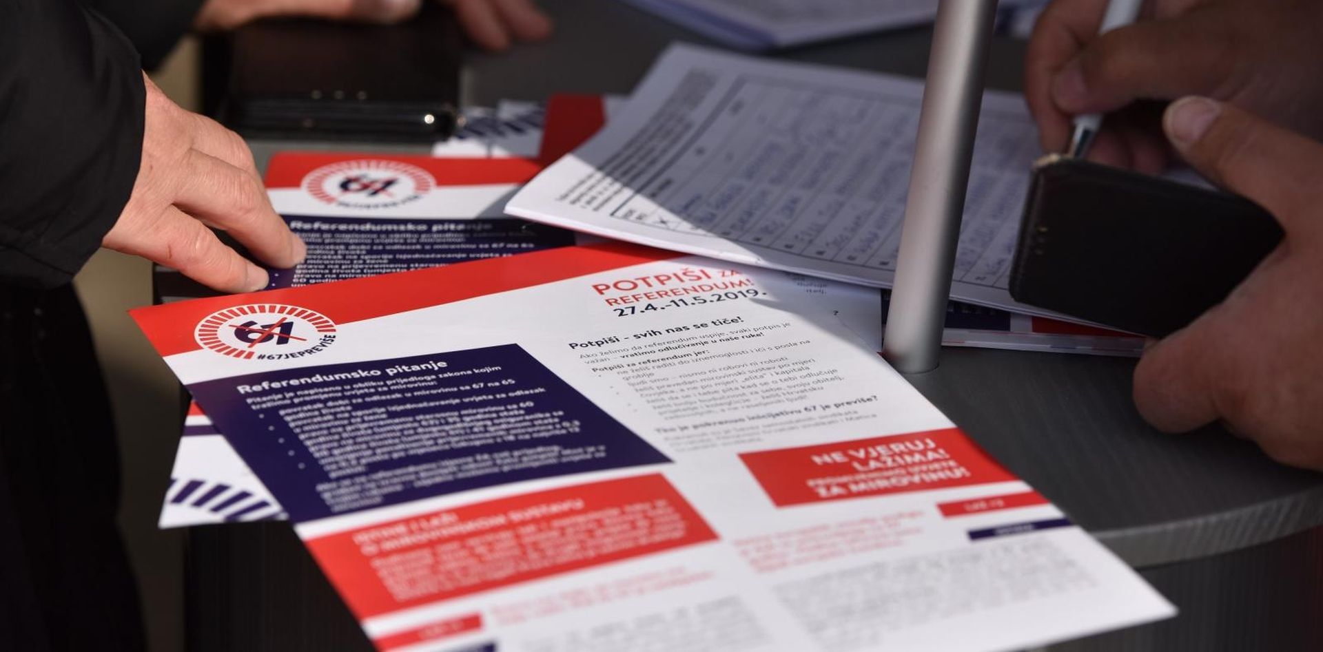 08.05.2019., Sibenik - Sindikati jos uvijek prikupljaju potpise za referendum 67 je prvise.

Photo: Hrvoje Jelavic/PIXSELL