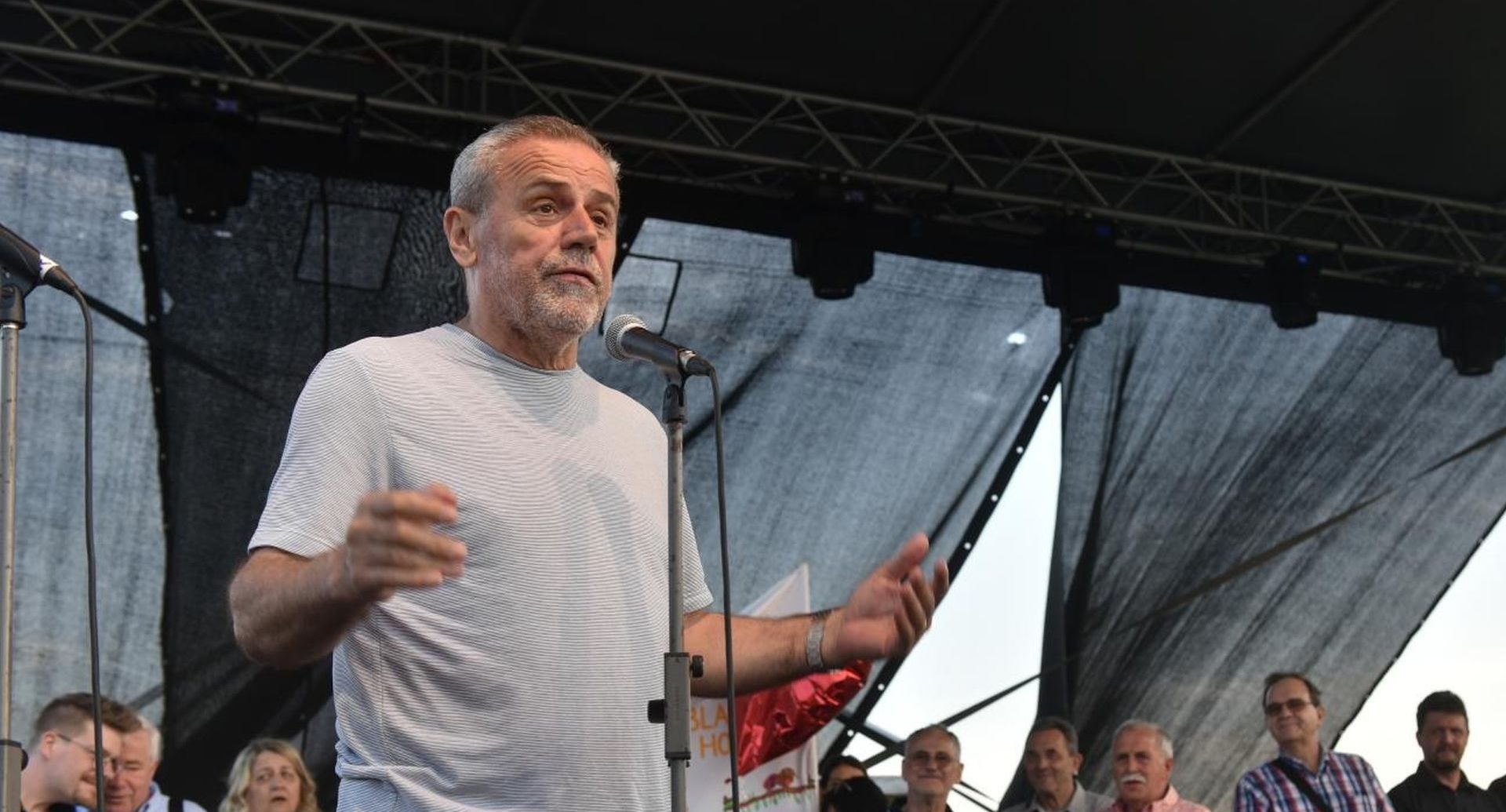 08.06.2019., Zagreb - Na Sveucilisnoj livadi kod fontana proslavljen je Dan Trnja. Bogati cjelodnevni program zavrsio je vatrometom i koncertom grupe Vatra.
 Photo: Davorin Visnjic/PIXSELL