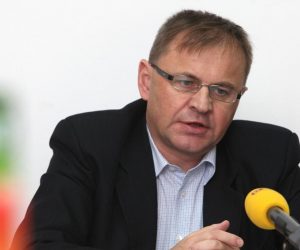 28.11.2010., Zagreb - Nogometni savez Zagrebacke zupanije na sjednici Izvrsnog odbora odlucio je podrzati Igora Stimca u utrci za novog predsjednika HNS-a. Tajnim glasovanjem za Stimca je glasovalo 11 clanova odbora dok je Vlatko Markovic dobio samo 3 glasa, izvijestio je predsjednik Nogometnog saveza Zagrebacke zupanije Ivan Brlekovic. 
Photo: Robert Anic/PIXSELL