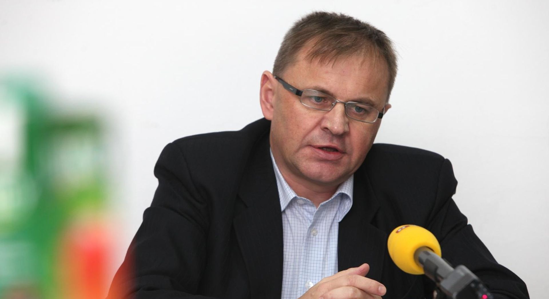 28.11.2010., Zagreb - Nogometni savez Zagrebacke zupanije na sjednici Izvrsnog odbora odlucio je podrzati Igora Stimca u utrci za novog predsjednika HNS-a. Tajnim glasovanjem za Stimca je glasovalo 11 clanova odbora dok je Vlatko Markovic dobio samo 3 glasa, izvijestio je predsjednik Nogometnog saveza Zagrebacke zupanije Ivan Brlekovic. 
Photo: Robert Anic/PIXSELL