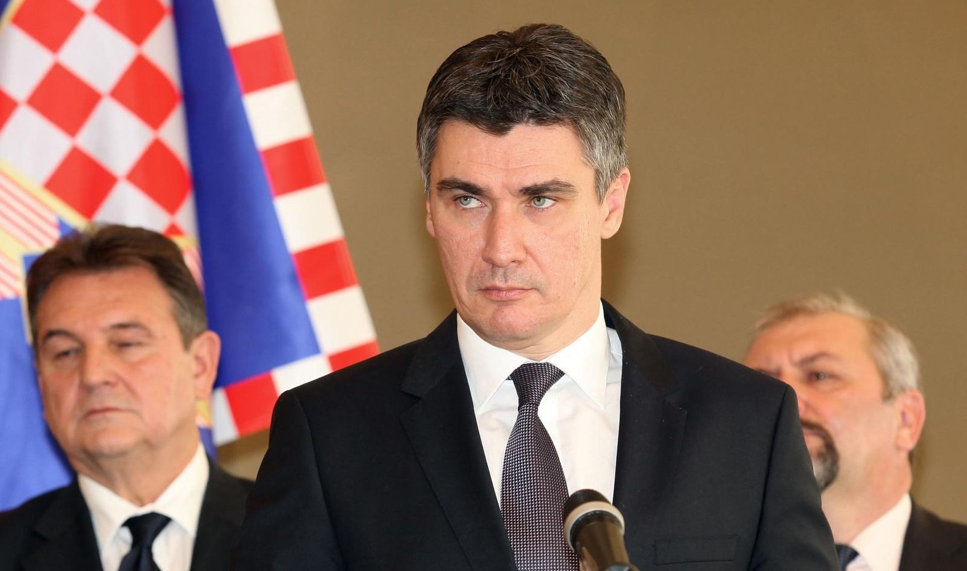 Zagreb, 14.12.2011.  - 
Predsjednik RH Ivo Josipovic primio je danas celnike Kukuriku koalicije (SDP, HNS, IDS i HSU) te je na temelju konacnih sluzbenih rezultata izbora za 7. saziv Sabora povjerio mandat za sastavljanje Vlade predsjedniku SDP-a Zoranu Milanovicu.
 Photo. Patrik Macek/Pixsell