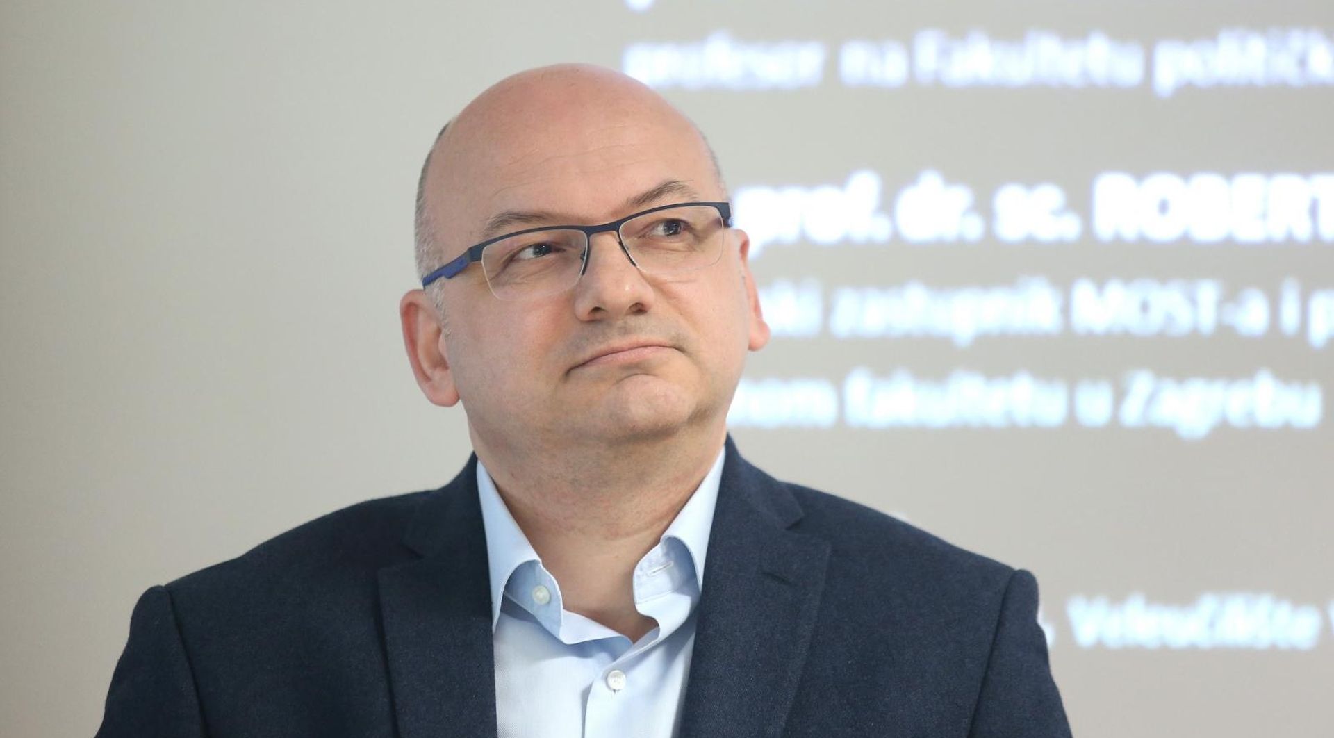 13.03.2018., Zagreb - Veleuciliste VERN. Panel diskusija pod nazivom "Politika i moral" odrzana je u okviru VERN Foruma, a o toj temi diskutirali su saborski zastupnik HDZ-a Ante Babic, profesor na Hrvatskom katolickom sveucilistu Stjepo Bartulica, saborski zastupnik SDP-a Ivo Jelusic, profesor na Fakultetu politickih znanosti Dejan Jovic te profesor na Pravnom fakultetu i saborski zastupnik Mosta Robert Podolnjak. Dejan Jovic.
Photo: Sanjin Strukic/PIXSELL