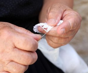 07.08.2015., Pag, Otok Pag - Paska cipka korijene ima u Mikeni te se vjeruje da se u Gradu Pagu pocela raditi potkraj 15.st. Veliku vaznost u njenoj povijesti imaju sestre benediktinke iz samostana sv. Margarite koje su bile glavni pokretac cipkarstva i skole cipke u Pagu. 
Photo: Luka Stanzl/PIXSELL