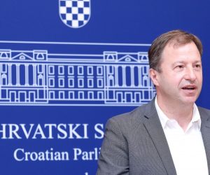 Zagreb: Panenić i Čikotić o ugradnji razdjelnika 17.10.2018., Zagreb- U Saboru je konferencija za medije Kluba zastupnika Mosta nezavisnih lista. O temi: „Povratak HNS-ovih razdjelnika u reziji HDZ-a“ govorili su zastupnik Tomislav Panenic i Ante Cikotic.

Photo: Patrik Macek/PIXSELL