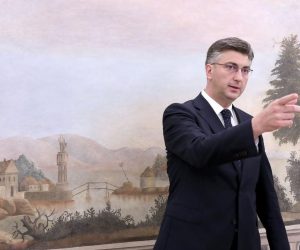 18.06.2019., Zagreb - U Banskim dvorima svecano je u nazocnosti premijera Plenkovica predstavljena obnovljena dvorana Ban Jelacic. U toj dvorani se gotovo 25 godina odrzavaju vladine sjednice te je donesen niz kljucnih odluka u hrvatskoj modernoj povijesti. Tijekom rekonstrukcije u dvorani su otkrivena dva oslika na sjevernom zidu i dijelu istocnoga zida dvorane.
Photo: Patrik Macek/PIXSELL