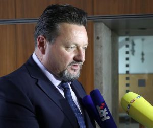 18.06.2019., Zagreb - Ministar Lovro Kuscevic prije sjednice Uzeg kabiteta  komentirao je ocekivanja od kandidature Kolinde Grabar Kitarovic za drugi mandat.
Photo: Patrik Macek/PIXSELL