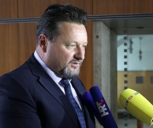 18.06.2019., Zagreb - Ministar Lovro Kuscevic prije sjednice Uzeg kabiteta  komentirao je ocekivanja od kandidature Kolinde Grabar Kitarovic za drugi mandat.
Photo: Patrik Macek/PIXSELL