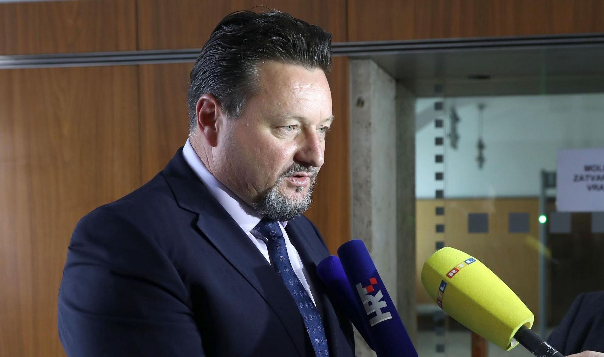 18.06.2019., Zagreb - Ministar Lovro Kuscevic prije sjednice Uzeg kabiteta  komentirao je ocekivanja od kandidature Kolinde Grabar Kitarovic za drugi mandat.
Photo: Patrik Macek/PIXSELL
