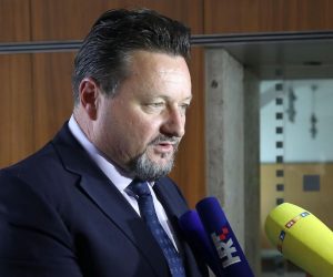 18.06.2019., Zagreb - Ministar Lovro Kuscevic prije sjednice Uzeg kabiteta  komentirao je ocekivanja od kandidature Kolinde Grabar Kitarovic za drugi mandat.
Photo: Patrik Macek/PIXSELL