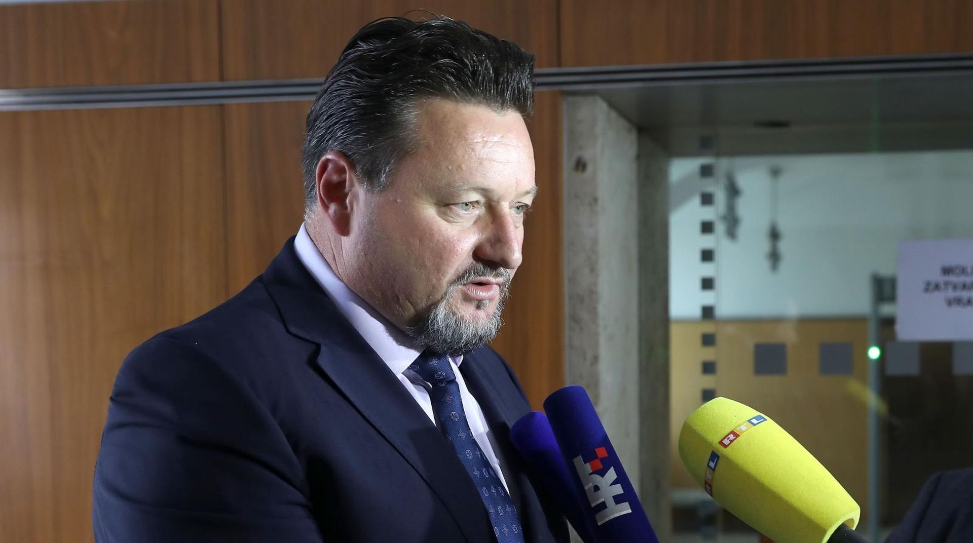 18.06.2019., Zagreb - Ministar Lovro Kuscevic prije sjednice Uzeg kabiteta  komentirao je ocekivanja od kandidature Kolinde Grabar Kitarovic za drugi mandat.
Photo: Patrik Macek/PIXSELL