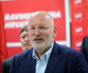 19.05.2019., Rijeka - Predsjednik SDP-a Davor Bernardic, kandidati stranke za Europski parlament i kandidat Stranke europskih socijalista Frans Timmermans, gradonacelnik Rijeke Vojko Obersnel, zupan Zlatko Komadina, kandidati stranke za europarlament Tonino Picula, Biljana Borzan, Romana Jerkovic te saborski zastupnik Zeljko Jovanovic u obilasku grada i kompleksa Bencic. 
Photo:Goran Kovacic/PIXSELL