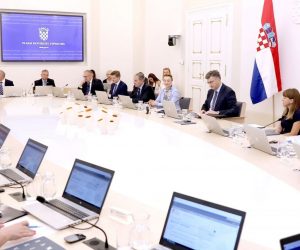 19.06.2019., Zagreb - Vlada RH je svoju 162. sjednicu odrzala u novouredjenoj dvorani Ban Jelacic Banskih dvora. Uz ostalo, na sjednici je povecala kvote za strane radnike. Potpredsjednica Vlade i ministrica vanjskih i europskih poslova Marija Pejcinovic Buric, predsjednik Vlade Andrej Plenkovic. Photo: Patrik Macek/PIXSELL