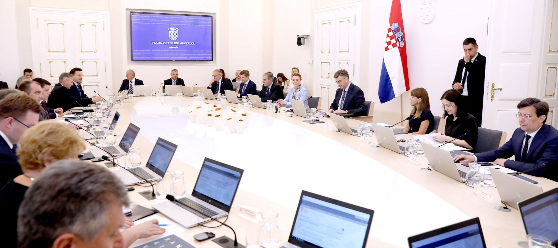 19.06.2019., Zagreb - Vlada RH je svoju 162. sjednicu odrzala u novouredjenoj dvorani Ban Jelacic Banskih dvora. Uz ostalo, na sjednici je povecala kvote za strane radnike. Potpredsjednica Vlade i ministrica vanjskih i europskih poslova Marija Pejcinovic Buric, predsjednik Vlade Andrej Plenkovic. Photo: Patrik Macek/PIXSELL