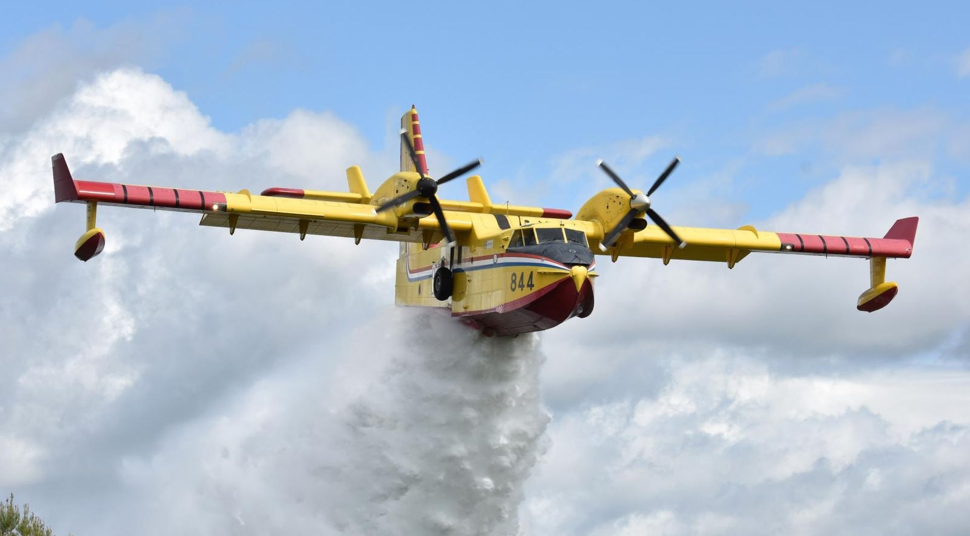 20.05.2019., Lozovac - Na predjelu Nacionalnoga parka Krka (Lozovac) JVP Sibenik i piloti kanadera vrse pripremu za sutrasnju vjezbu koja ce se odvijati u tri zupanije pod nazivom SIGURNOST 19. Photo: Hrvoje Jelavic/PIXSELL
