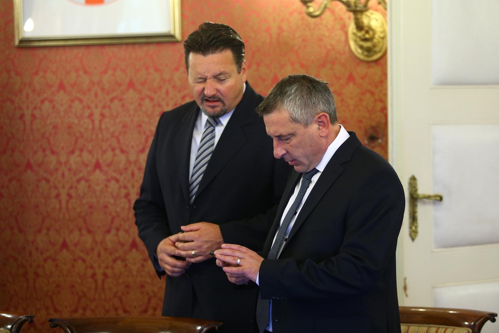 20.07.2017., Zagreb - Sjednica Vlade RH. Lovro Kuscevic, Predrag Stromar.
Photo: Zeljko Lukunic/PIXSELL