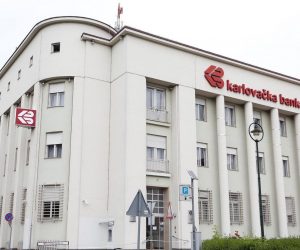 21.05.2019., Karlovac - Jutros oko 11.15 sati zaprimljena je dojava o pljacki Karlovacke banke u strogom centru grada. Prema informacijama policije razbojnistvo je pocinila 1 NN osoba uz prijetnju vatrenim oruzjem. Policijski ocevid na mjestu pljacke.
Photo: Kristina Stedul Fabac/PIXSELL