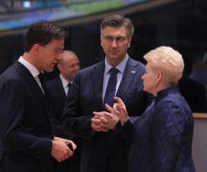 21.06.2019., Bruxelles, Belgija - Hrvatski premijer Andrej Plenkovic razgovara s nizozemskim premijerom Markom Rutteom, poljskim premijerom Mateuszom Morawieckim i predsjednicom Litve Daliom Grybauskaite na pocetku drugog dana sastanka Europskog vijeca, nakon sto vecer ranije premijeri i predsjednici 28 drzava clanica EU nisu uspjeli postici dogovor o tome tko bi trebao naslijediti Jean-Claudea Junckera na celu Europske komisije. Photo: Tomislav Krasnec/PIXSELL