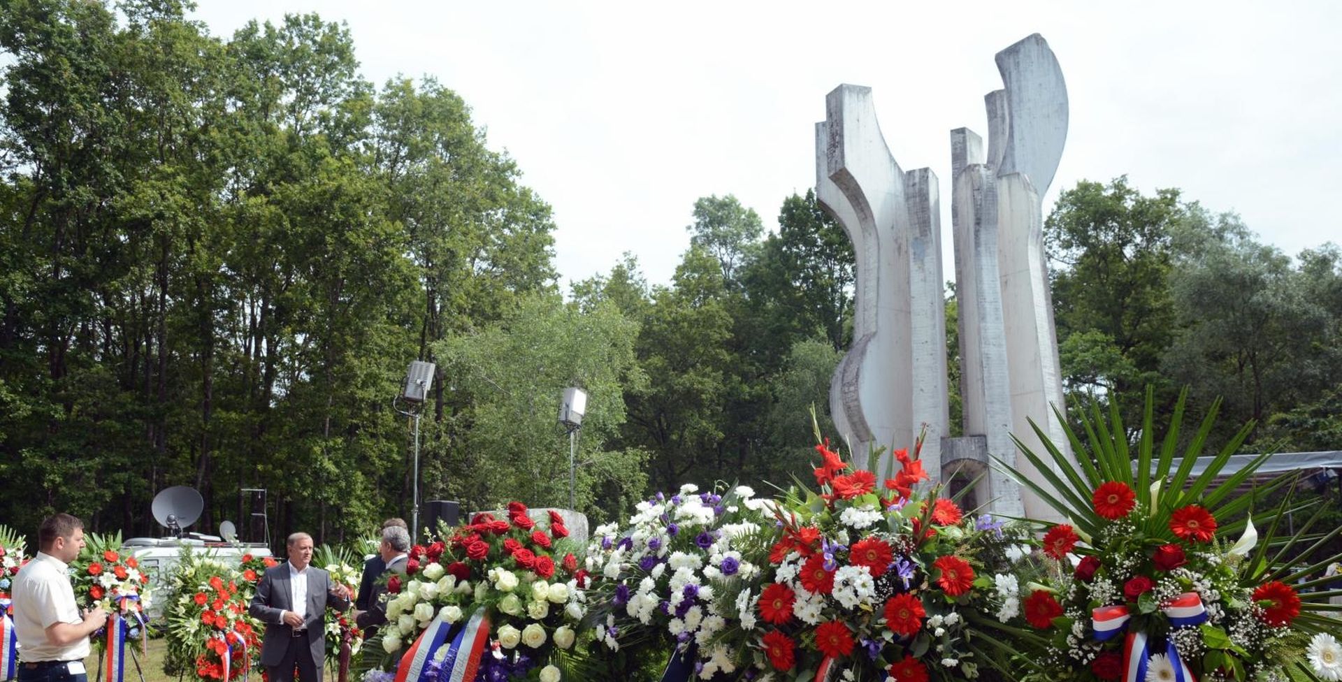 22.06.2014., Sisak - U Spomen parku Brezovica pod pokroviteljstvom predsjednika Ive Josipovica odrzana je sredisnja proslava Dana antifasisticke borbe kojoj su nazocili prdsjednik RH Ivo Josipovic i premijer Zoran Milanovic te predstavnici Sabora RH i druga brojna izaslanstva. Photo:Nikola Cutuk/PIXSELL