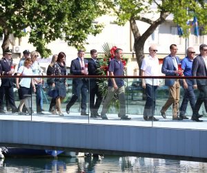 25.06.2019., Rijeka - Povodom obiljezavanja Dana drzavnosti izaslanstvo Grada Rijeke i braniteljske udruge polozile su vijence na mostu branitelja.  
Photo: Nel Pavletic/PIXSELL
