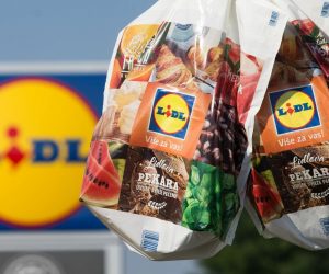 25.09.2016., Zagreb -  Trgovacki lanac Lidl u proljece 2017. pocinje iz asortimana povlaciti ekoloski stetne plasticne vrecice. Time ce se u opticaju na godisnjoj razini naci 100 milijuna vrecica manje nego inace. 
Photo: Davor Puklavec/PIXSELL