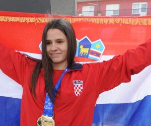 28.03.2014., Knin - Taekwondo klub Knin i Grad Knin priredili su docek svjetskoj juniorskoj prvakinji Matei Jelic. Mlada Kninanjka je na Tajvanu izborila pravo nastupa na Olimpijadi mladih tako sto je osvojila juniorsko svjetsko zlato u kategoriji do 63 kg. Matea Jelic nije izgubila borbu vec pune dvije godine.
Photo: Hrvoje Jelavic/PIXSELL