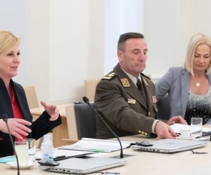 28.06.2019., Zagreb - Banski dvori, 13. sjednica Vijeca za obranu. Predsjednica RH Kolinda Grabar-Kitarovic, nacelnik Glavnog stozera OS RH Mirko Sundov.
Photo: Davor Puklavec/PIXSELL