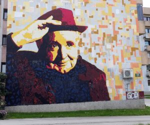 28.09.2015., Karlovac - Mural s likom knjizevnika Miroslava Krleze na stambenoj zgradi u ulici Miroslava Krleze. Autor murala je Leonard Lesic iz Duga Rese, a pokretac projekta je udruga Polka.
Photo: Kristina Stedul Fabac/PIXSELL