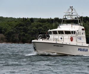 Šibenik: Pomorska policija unatoč lošem vremenu plovi morem 28.11.2018., Sibenik - 
Pomorska policija unatoc losem vremenu obavlja svakodnevne zadatke.
 Photo: Hrvoje Jelavic/PIXSELL