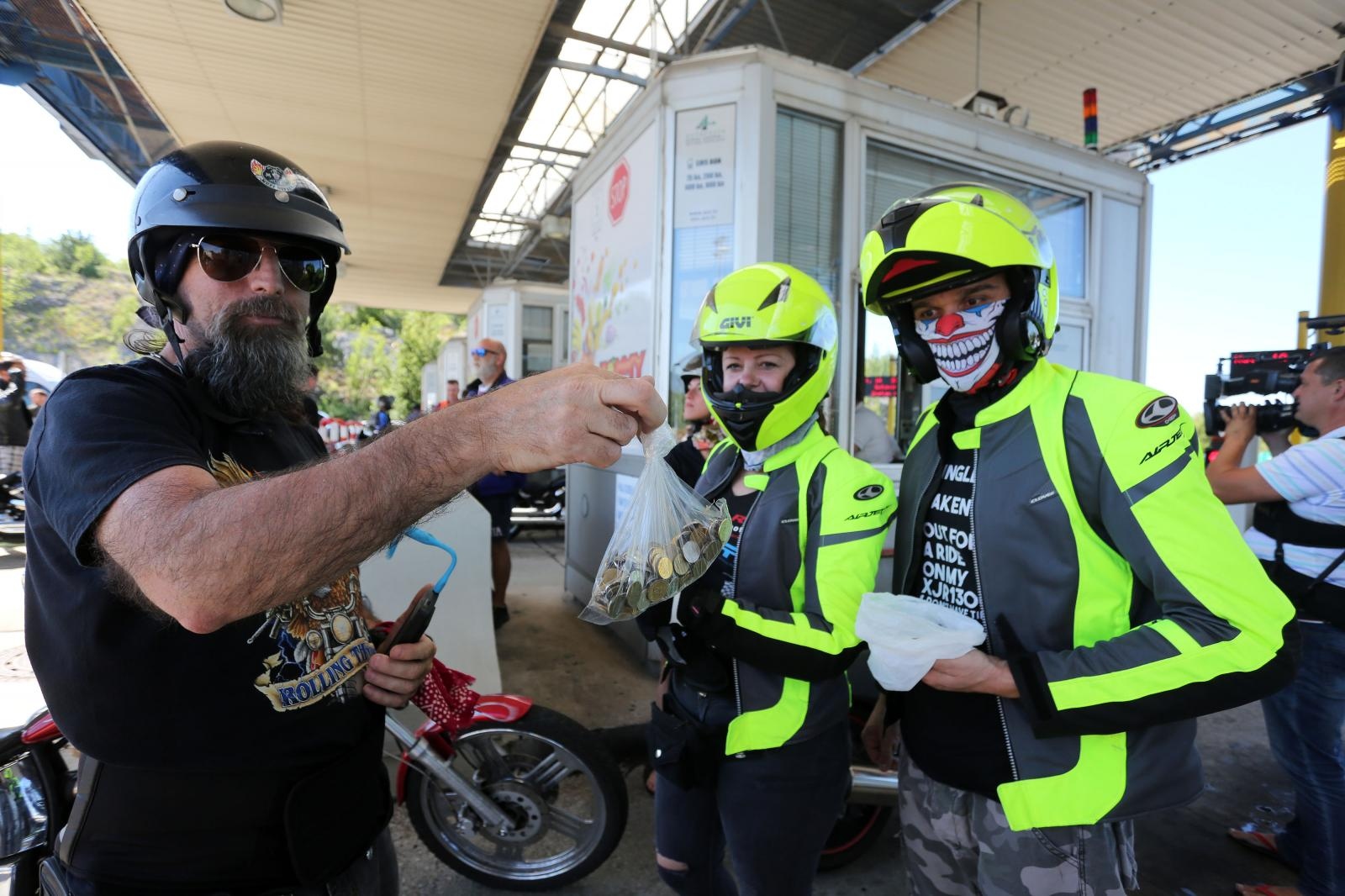 29.06.2019., Kraljevica - Prosvjed bajkera na Krckom mostu zbog naplate mostarine. Bikeri sitnisem placali most  istvorili guzvu.
Photo:Goran Kovacic/PIXSELL