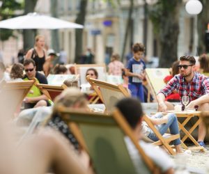 30.06.2018., Zagreb - Manifestacija Zagrebacko more knjiga otvorena je na Zrinjevcu gdje ce posjetitelji u iducih deset dana imati priliku uzivati u jedinstvenom ljetnom ambijentu plaze sa svim popratnim ljetnim sadrzajima, koktelima, lezaljkama, pijesku, besplatnim naslovima na hrvatskom i engleskom jeziku nadohvat ruke.  

Photo: Filip Kos/PIXSELL