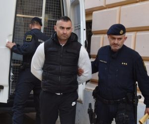 Zadar: Privođenje Darka Kovačevića, Daruvarca sucu istrage 31.03.2019., Zadar - Privodjenje Darka Kovacevica, Daruvarca iz policijske postaje sucu istrage. 
Photo: Hrvoje Jelavic/PIXSELL