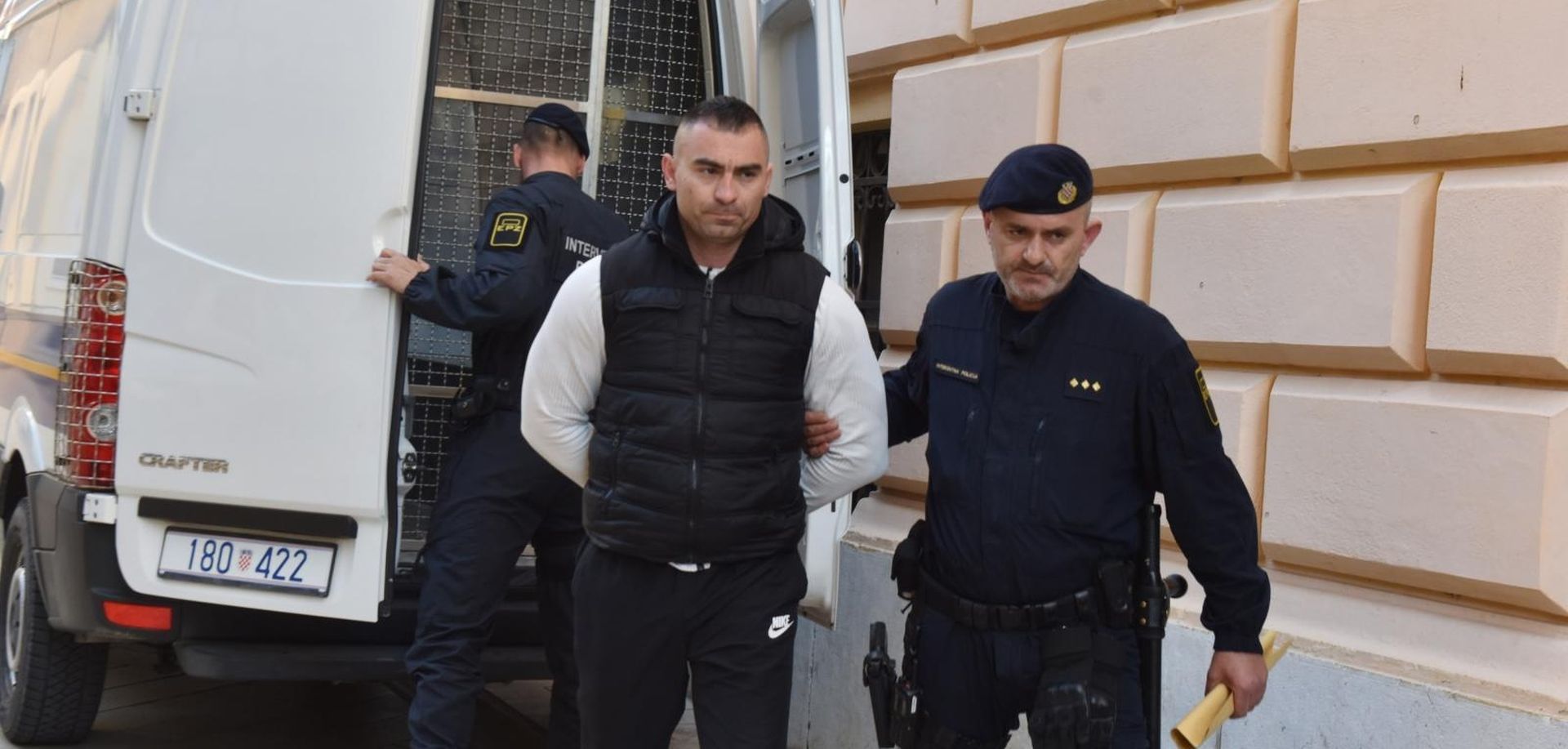 Zadar: Privođenje Darka Kovačevića, Daruvarca sucu istrage 31.03.2019., Zadar - Privodjenje Darka Kovacevica, Daruvarca iz policijske postaje sucu istrage. 
Photo: Hrvoje Jelavic/PIXSELL
