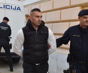 Zadar: Privođenje Darka Kovačevića, Daruvarca sucu istrage 31.03.2019., Zadar - Privodjenje Darka Kovacevica, Daruvarca iz policijske postaje sucu istrage. 
Photo: Hrvoje Jelavic/PIXSELL