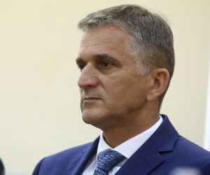 Poljanica Bistranska, 10.6.2019 - Potpisivanje Ugovora o darovanju zemljišta Zagrebačkoj županiji za izgradnju Specijalne bolnice za kronične bolesti dječje dobi Gornja Bistra. Nekretninu u vlasništvu Hrvatske na području općine Bistra županu Zagrebačke županije Stjepanu Kožiću dodijelio je ministar državne imovine Goran Marić (na slici). Nazočili su ministar zdravstva Milan Kujundžić, predsjednik Županijske skupštine Damir Mikuljan, načelnik općine Bistra Krešimir Gulić i ravnatelj Specijalne bolnice Renato Mittermayer.
Foto Hina/ Dario GRZELJ/ dag
