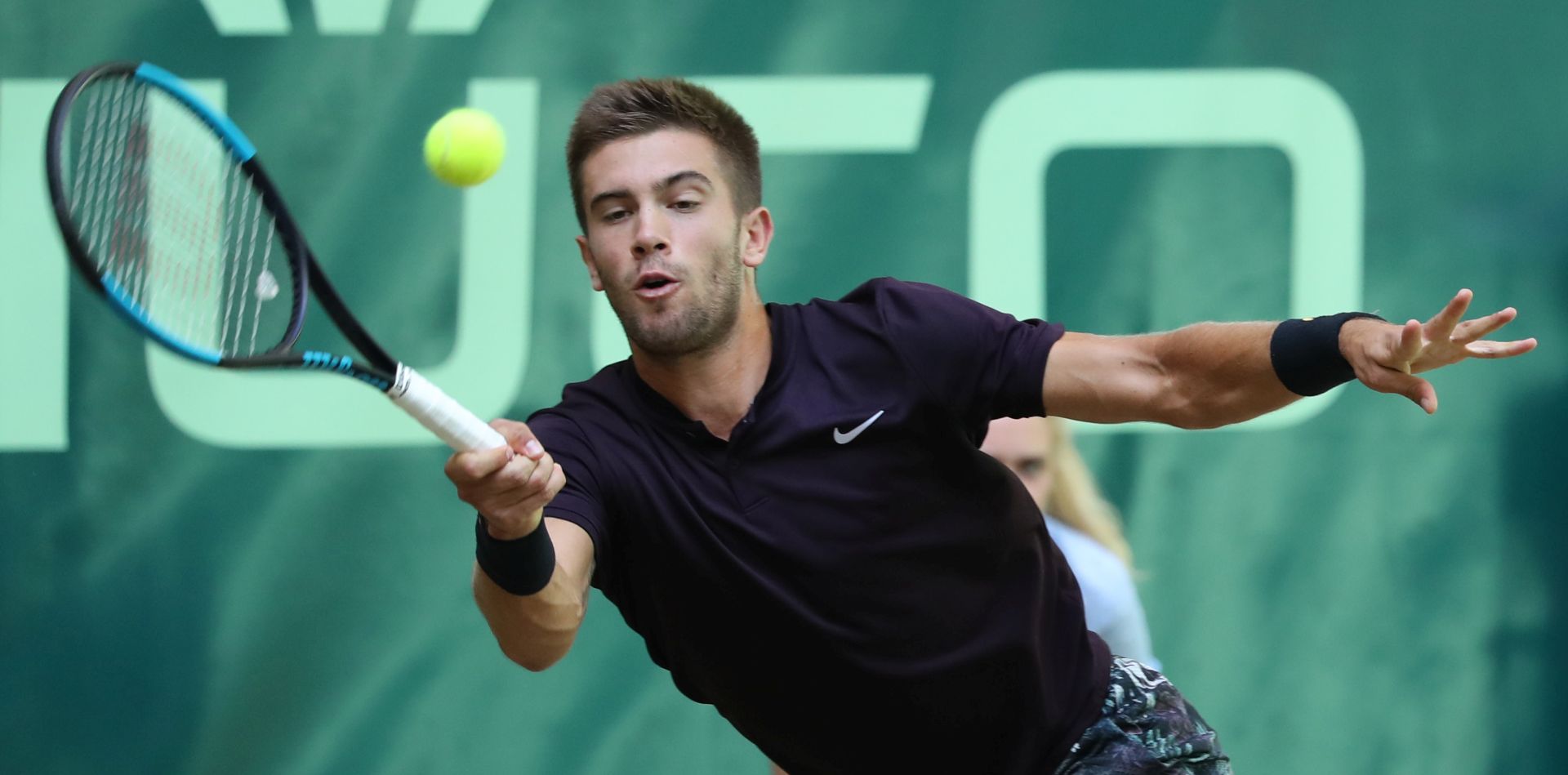 epa07663807 Borna Coric from Croatia in action against Pierre-Hugues Herbert from France in their quarter final match at the ATP Tennis Tournament Noventi Open (former Gerry Weber Open) in Halle Westphalia, Germany, 21 June 2019.  EPA/FOCKE STRANGMANN