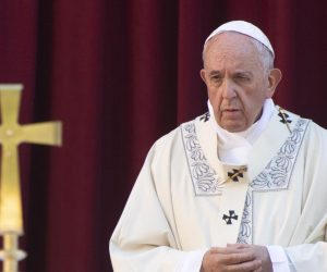 epa07668721 Pope Francis celebrates a mass for the Feast of Corpus Domini in the parish of Santa Maria Consolatrice in Casal Bertone neighborhood, Rome, Italy, 23 June 2019.  EPA/CLAUDIO PERI