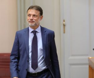 Zagreb, 04.7.2019 -  12. sjednica Hrvatskog sabora nastavljena je  raspravom o Konačnom prijedlogu zakona o izmjenama i dopunama Zakona o policijskim poslovima i ovlastima. Na fotografiji Gordan Jandroković.
foto HINA/ Admir BULJUBAŠIĆ/ abu