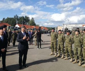 Vojni poligon "Bemowo Piskie", 4.7.2019. - Predsjednik Vlade Andrej Plenković i ministar obrane Damir Krstičević posjetili su pripadnike 4. HRVCON-a na vojnom poligonu "Bemowo Piskie" u Poljskoj. foto HINA/ MORH/ ml