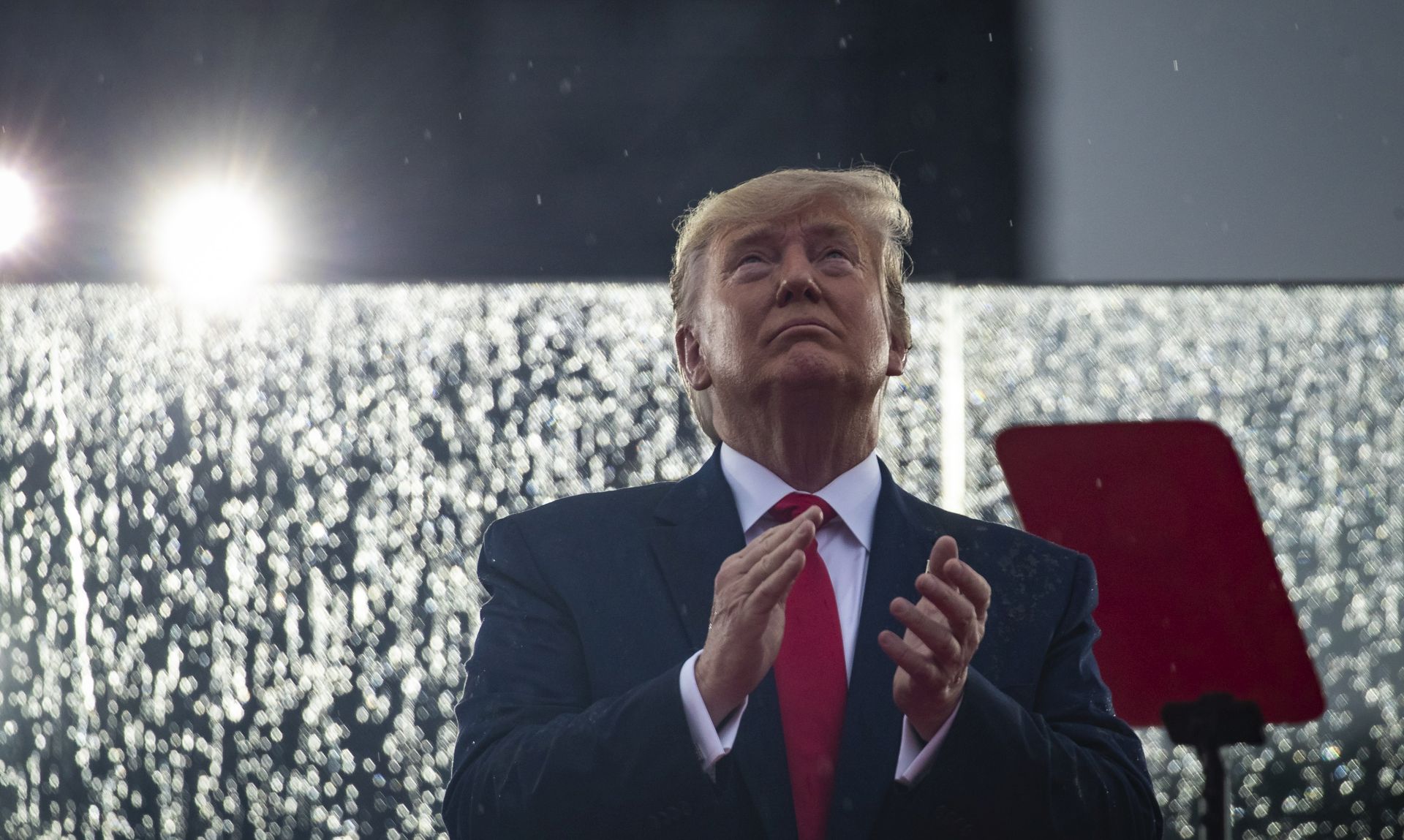 epa07695984 US President Donald Trump attends the Fourth of July celebration event in Washington, DC, USA, 04 July 2019. The 'Salute to America' Fourth of July activities include remarks by US President Donald J. Trump, a parade, military flyovers and fireworks.  EPA/AL DRAGO / POOL