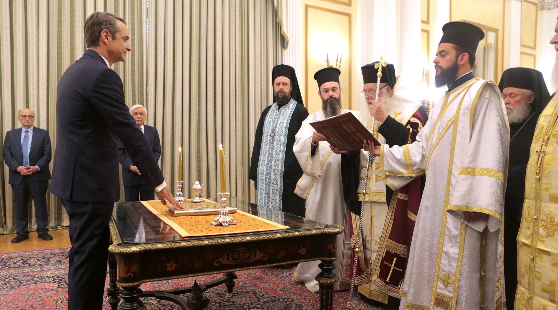 epa07702974 New Democracy President Kyriakos Mitsotakis (L) is sworn-in as Greece's new prime minister at the presidential palace in Athens, Greece, 08 July 2019. The center-right New Democracy party won general elections in Greece on 07 July and will form a majority government. A total of six parties will enter parliament based on the results. Voter participation reached 57.92 percent.  EPA/PANTELIS SAITAS