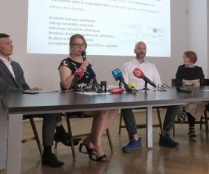 Zagreb, 08.07.2019. - Javni istup stručnih udruženja i ustanova s područja arhitekture i urbanizma o izmjeni i dopuni GUP-a Grada Zagreba fokusiran na temu "Zagrebačkog Manhattana", novodefiniranog u GUP-u kao prostor UPU-a "Novi novi Zagreb" na Velesajmu i Hipodromu te na projekt "Nacionalni stadion" i zaštitu spomenika kulture i vrijednog krajobraza.
Na fotografiji Krunoslav Šmit, Željka Jurković, Tihomil Matković, Maja Furlan Zimmermann, Sandra Jakopec.
foto HINA/ Edvard ŠUŠAK/ es