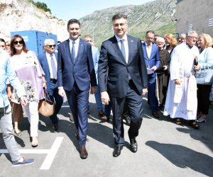 Dubrovnik, 14.07.2019. - Premijer Andrej Plenkoviæ otvorio je u nedjelju u dubrovaèkom Komolcu 56,5 milijuna kuna vrijednu crpnu stanicu s ureðajem za proèiæavanje vode za piæe i prateæim infrastrukturnim objektima. foto  / bm