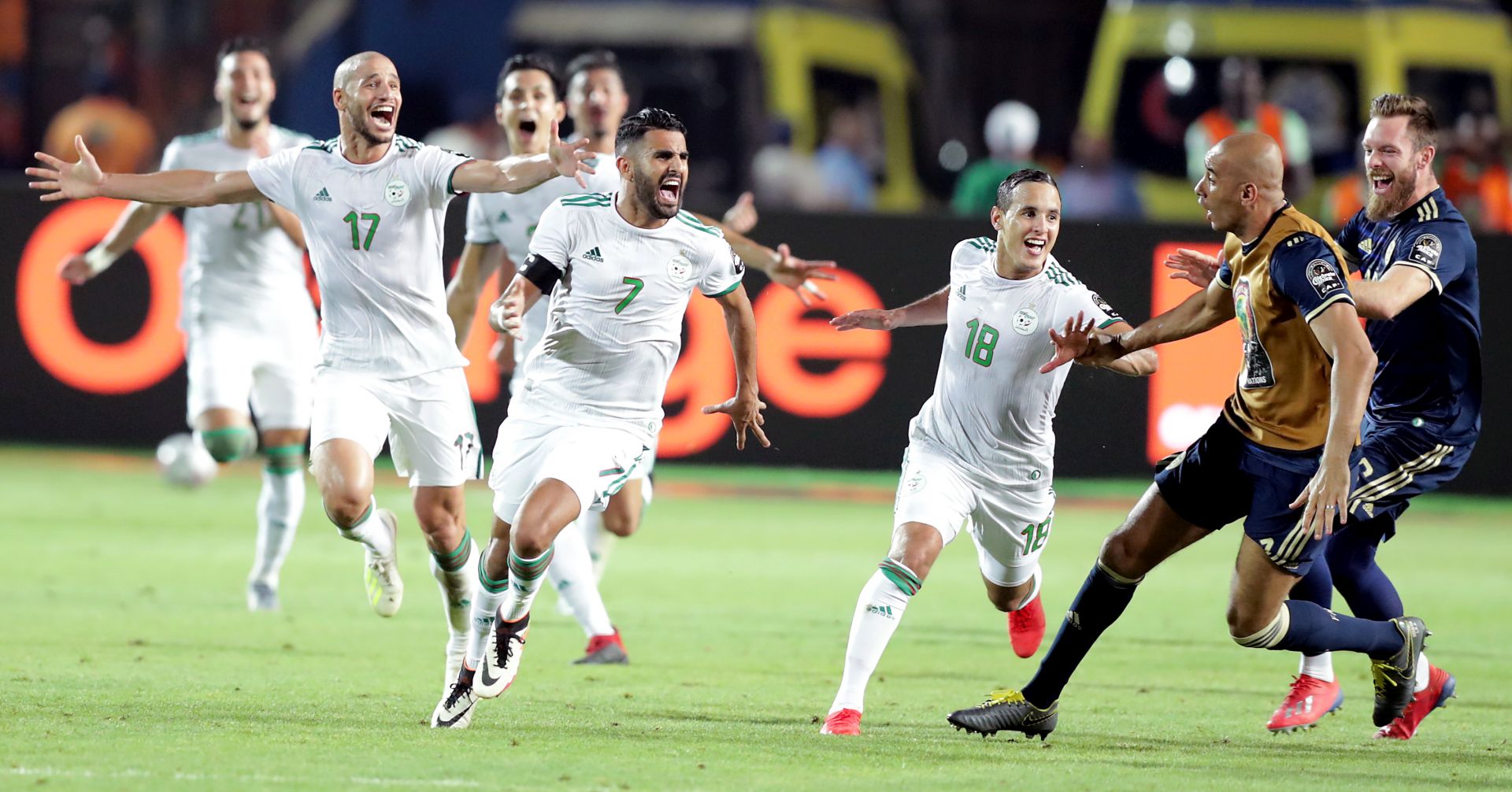 epa07717601 Algeria's Riyad Mahrez  (C) celebrates scoring the winning goal with his team during the 2019 Africa Cup of Nations (AFCON) Semi final soccer match between Algeria and Nigeria in Cairo Stadium in Cairo, Egypt, 14 July 2019.  EPA/KHALED ELFIQI