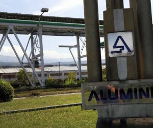 Mostar, 15.7.2019. - Predsjednik Nadzornog odbora Aluminija d.d. Mostar Zdenko Klepić izjavio je u ponedjeljak da je federalna vlada u petak donijela odluku o nastavku poslovanja Aluminija u okviru programa stabilizacije, što po njegovim riječima znači da u sljedećih šest mjeseci neće biti stečaja niti će netko moći blokirati račune Aluminija. foto HINA/ Ivan ROZIC/ ml
