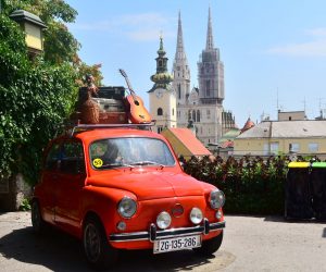 Zagreb, 18.7.2019. - Manifestacija "Ljeto kod Matoša" na zagrebačkom Gornjem Gradu ove će se godine održati od 19. srpnja do 1. rujna na Strossmayerovom šetalištu a donosi bogat program kulturen i zabave pod budnim okom "Matoša s klupe".
foto HINA/ Nikola MADUNOVIĆ/ ml